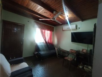 CASA SOBRE TACUARI CASI LAVALLE