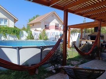 Acogedora casa en venta - Buin