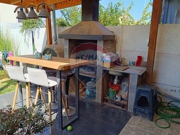 Acogedora casa en venta - Buin