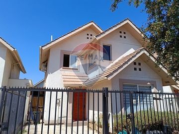 Acogedora casa en venta - Buin