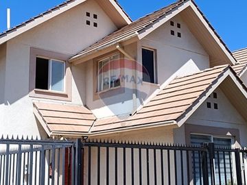 Acogedora casa en venta - Buin