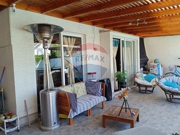Acogedora casa en venta - Buin