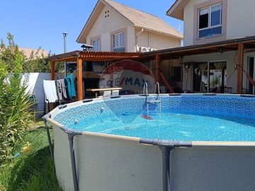 Acogedora casa en venta - Buin