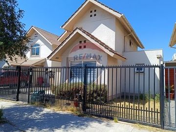 Acogedora casa en venta - Buin