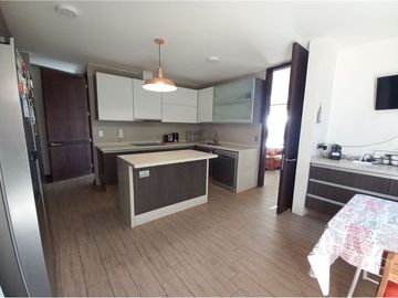 Casa 3 hab, 3 baños + servicio, quincho, piscina