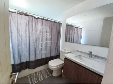Casa 3 hab, 3 baños + servicio, quincho, piscina
