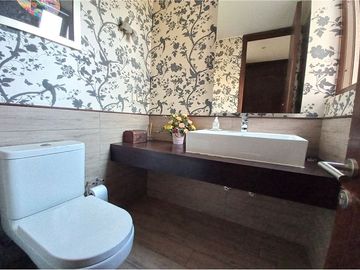 Casa 3 hab, 3 baños + servicio, quincho, piscina