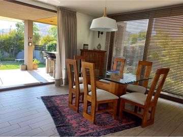 Casa 3 hab, 3 baños + servicio, quincho, piscina