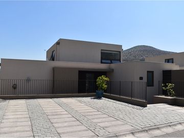 Casa 3 hab, 3 baños + servicio, quincho, piscina