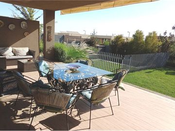 Casa 3 hab, 3 baños + servicio, quincho, piscina