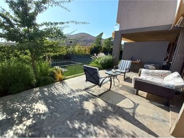 Casa 3 hab, 3 baños + servicio, quincho, piscina