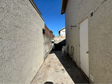 EXCELENTE CASA 3D-3B CON AMPLIO PATIO