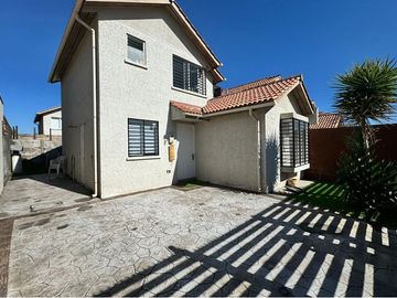 EXCELENTE CASA 3D-3B CON AMPLIO PATIO