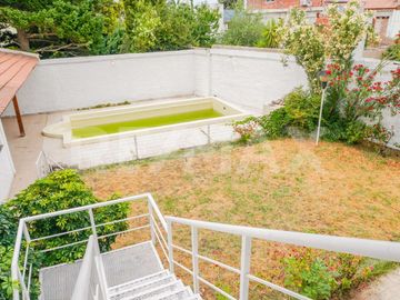 VENTA CASA CON PILETA, B° SANTA GENOVEVA, NEUQUÉN