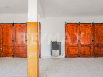VENTA CASA CON PILETA, B° SANTA GENOVEVA, NEUQUÉN