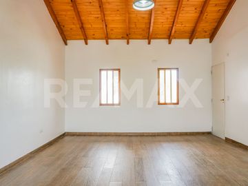 VENTA CASA CON PILETA, B° SANTA GENOVEVA, NEUQUÉN