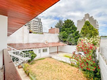 VENTA CASA CON PILETA, B° SANTA GENOVEVA, NEUQUÉN