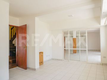 VENTA CASA CON PILETA, B° SANTA GENOVEVA, NEUQUÉN