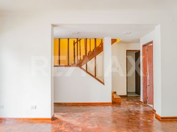 VENTA CASA CON PILETA, B° SANTA GENOVEVA, NEUQUÉN