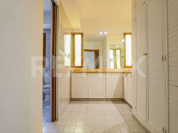 VENTA CASA CON PILETA, B° SANTA GENOVEVA, NEUQUÉN