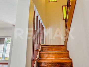 VENTA CASA CON PILETA, B° SANTA GENOVEVA, NEUQUÉN