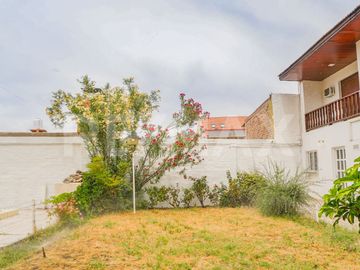 VENTA CASA CON PILETA, B° SANTA GENOVEVA, NEUQUÉN