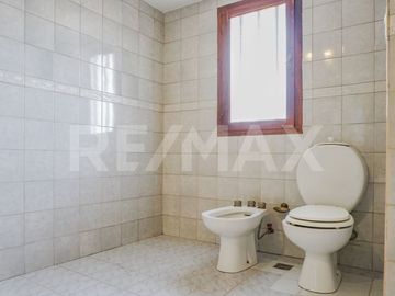 VENTA CASA CON PILETA, B° SANTA GENOVEVA, NEUQUÉN