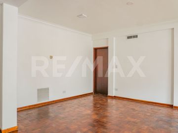 VENTA CASA CON PILETA, B° SANTA GENOVEVA, NEUQUÉN