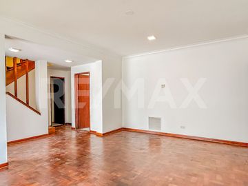 VENTA CASA CON PILETA, B° SANTA GENOVEVA, NEUQUÉN