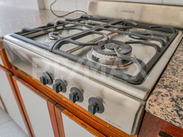 VENTA CASA CON PILETA, B° SANTA GENOVEVA, NEUQUÉN