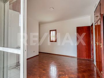 VENTA CASA CON PILETA, B° SANTA GENOVEVA, NEUQUÉN