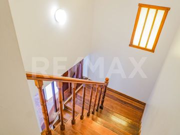 VENTA CASA CON PILETA, B° SANTA GENOVEVA, NEUQUÉN