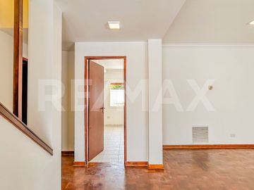 VENTA CASA CON PILETA, B° SANTA GENOVEVA, NEUQUÉN