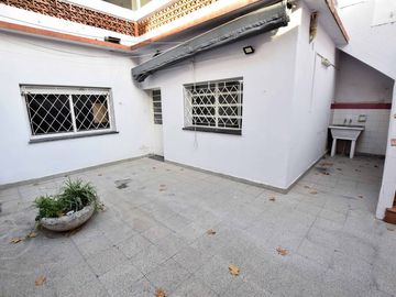 VENTA CASA CON DOS DPTOS DE PASILLO EN LOURDES
