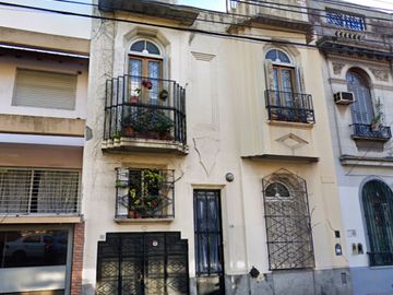 VENTA CASA EN ALMAGRO 3 DORMITORIOS Y DEPENDENCIA