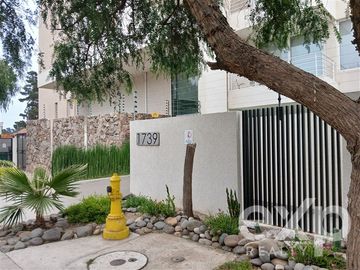 Departamento en Venta en Condominio los Abedules 1739 con con