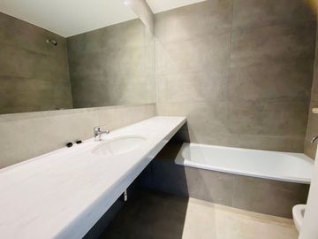 DUPLEX 3 AMBIENTES CON COCHERA EN COMPLEJO CERRADO