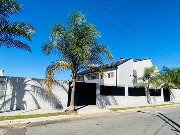 DUPLEX 3 AMBIENTES CON COCHERA EN COMPLEJO CERRADO