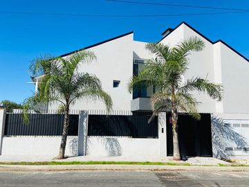 DUPLEX 3 AMBIENTES CON COCHERA EN COMPLEJO CERRADO