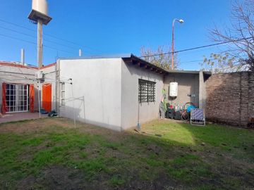 Casa en Venta 3 ambientes Villa Luzuriaga Patio