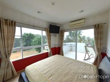 Beachfront 2 bedroom condo in Pranburi