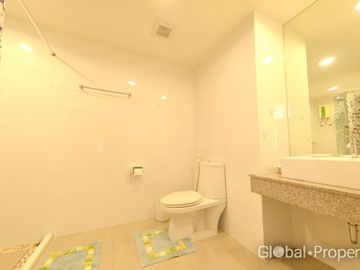 Beachfront 2 bedroom condo in Pranburi