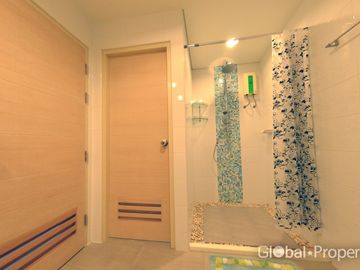 Beachfront 2 bedroom condo in Pranburi