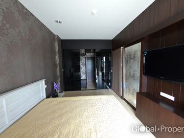 Beachfront 2 bedroom condo in Pranburi