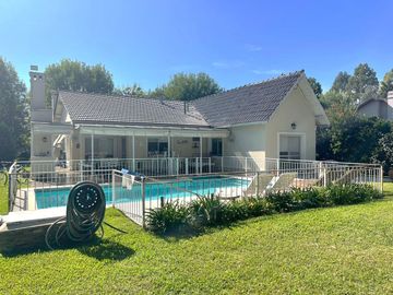 VENTA CASA PILETA L630M2 SOLAR DEL BOSQUE CANNING