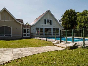 VENTA CASA PILETA L630M2 SOLAR DEL BOSQUE CANNING