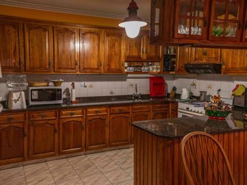 VENTA CASA CATEGORIA BARRIO DALVIAN-CIUDAD-MENDOZA