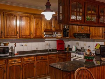 VENTA CASA CATEGORIA BARRIO DALVIAN-CIUDAD-MENDOZA