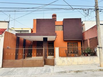 CASA EN VENTA DE 4 REC PARA REMODELAR CENTRO DE MERIDA
