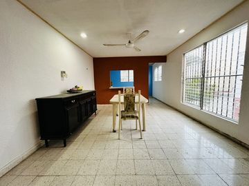 CASA EN VENTA DE 4 REC PARA REMODELAR CENTRO DE MERIDA